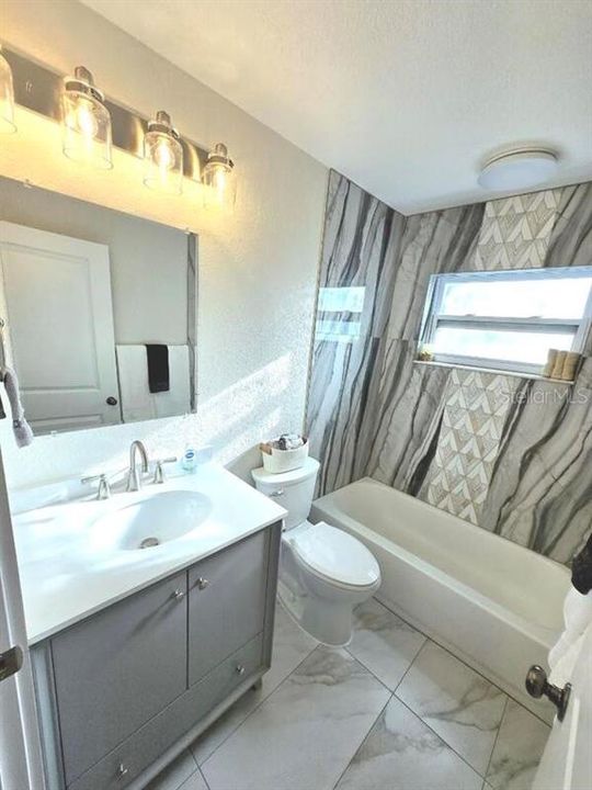 Под контрактом: $1,495 (2 спален, 1 ванн, 700 Квадратных фут)