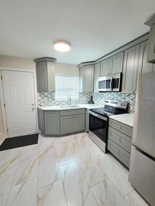 Под контрактом: $1,495 (2 спален, 1 ванн, 700 Квадратных фут)