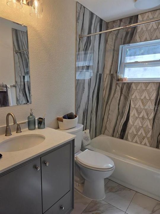 Под контрактом: $1,495 (2 спален, 1 ванн, 700 Квадратных фут)