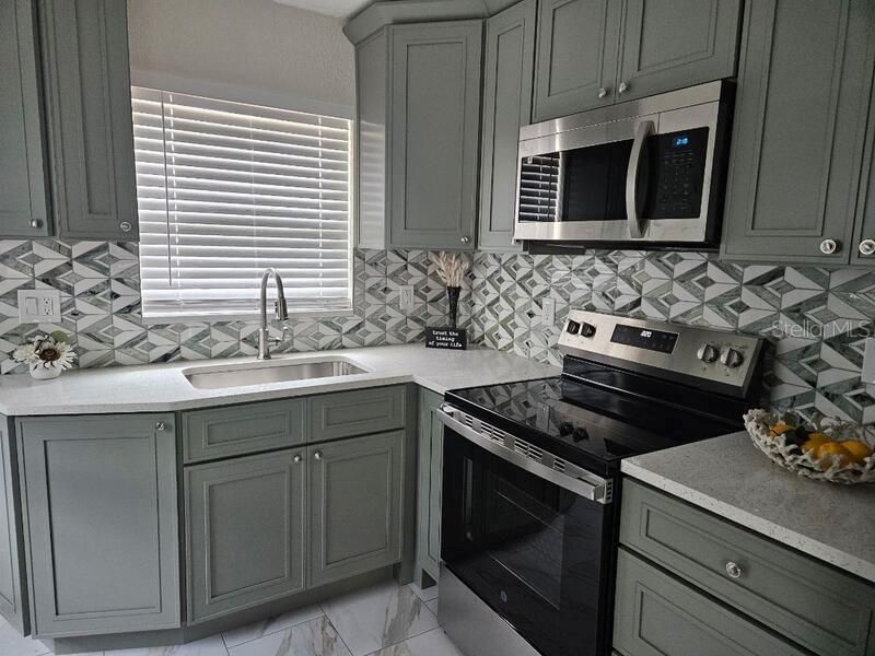 Под контрактом: $1,495 (2 спален, 1 ванн, 700 Квадратных фут)