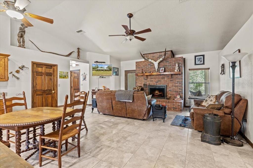 En Venta: $550,000 (3 camas, 2 baños, 1741 Pies cuadrados)