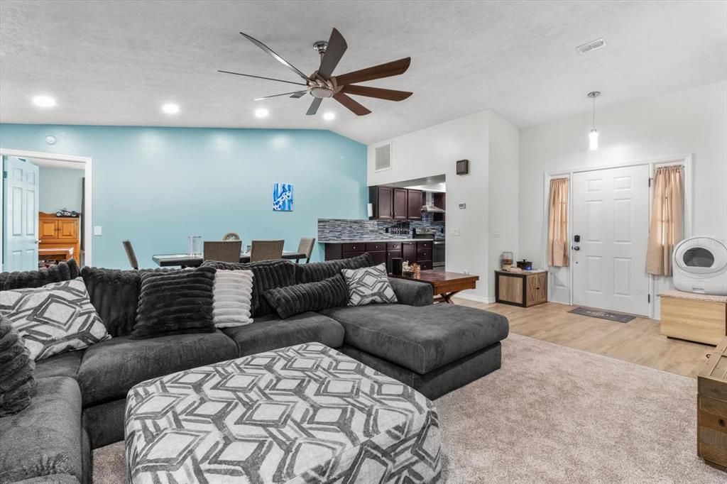 For Sale: $265,000 (3 beds, 2 baths, 1514 Square Feet)