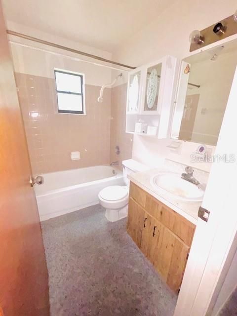 Activo con contrato: $259,900 (3 camas, 2 baños, 1647 Pies cuadrados)