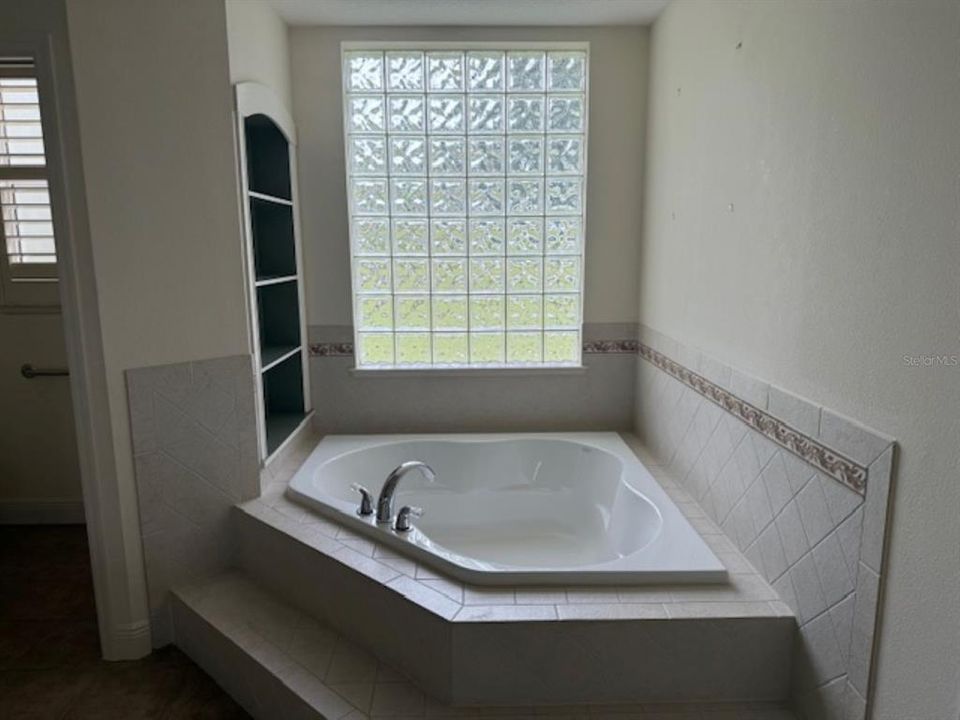 Active With Contract: $711,900 (2 beds, 2 baths, 2439 Square Feet)