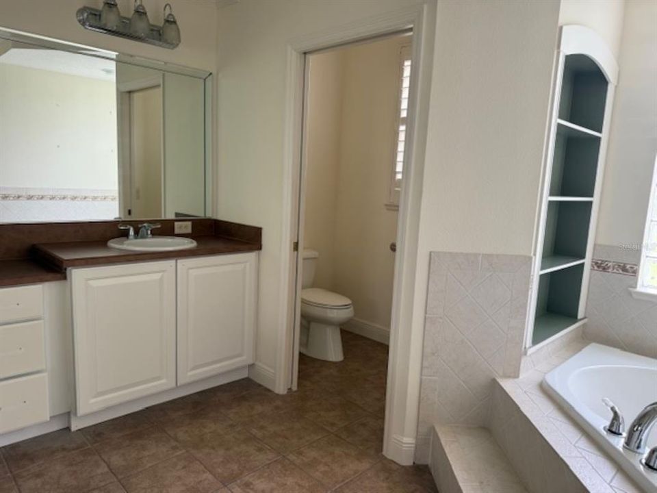 Active With Contract: $711,900 (2 beds, 2 baths, 2439 Square Feet)