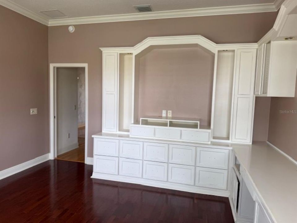 Active With Contract: $711,900 (2 beds, 2 baths, 2439 Square Feet)