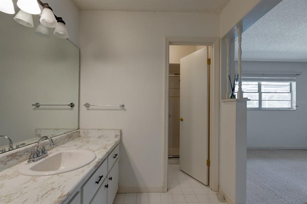 На продажу: $399,000 (4 спален, 2 ванн, 1738 Квадратных фут)