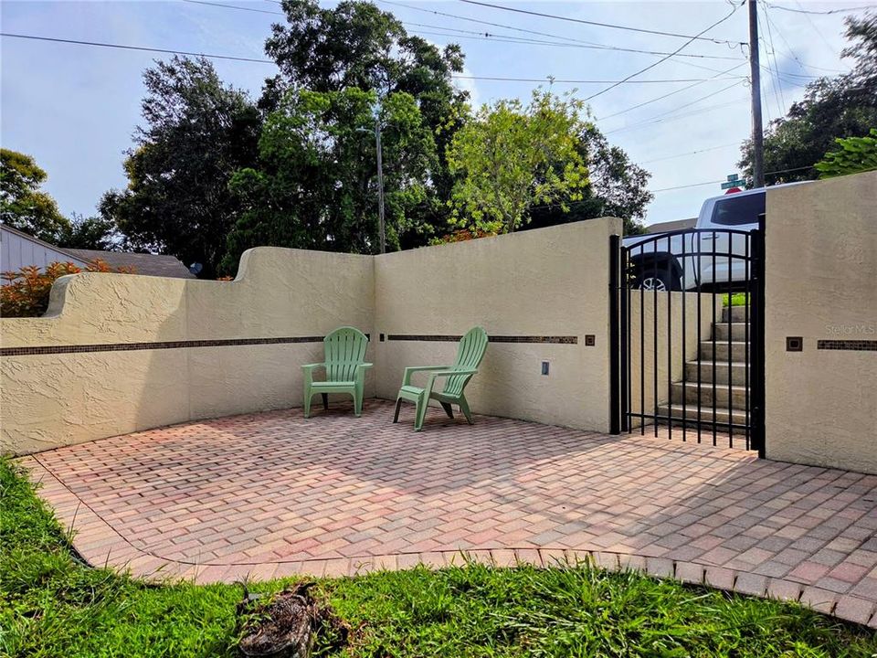 На продажу: $399,000 (4 спален, 2 ванн, 1738 Квадратных фут)