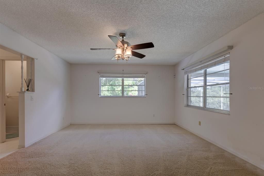 На продажу: $399,000 (4 спален, 2 ванн, 1738 Квадратных фут)