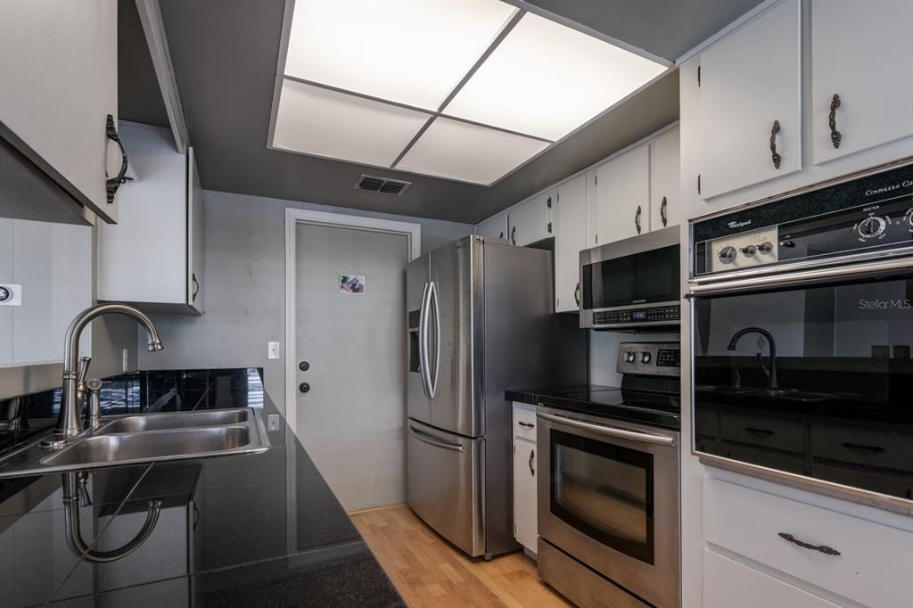 На продажу: $399,000 (4 спален, 2 ванн, 1738 Квадратных фут)