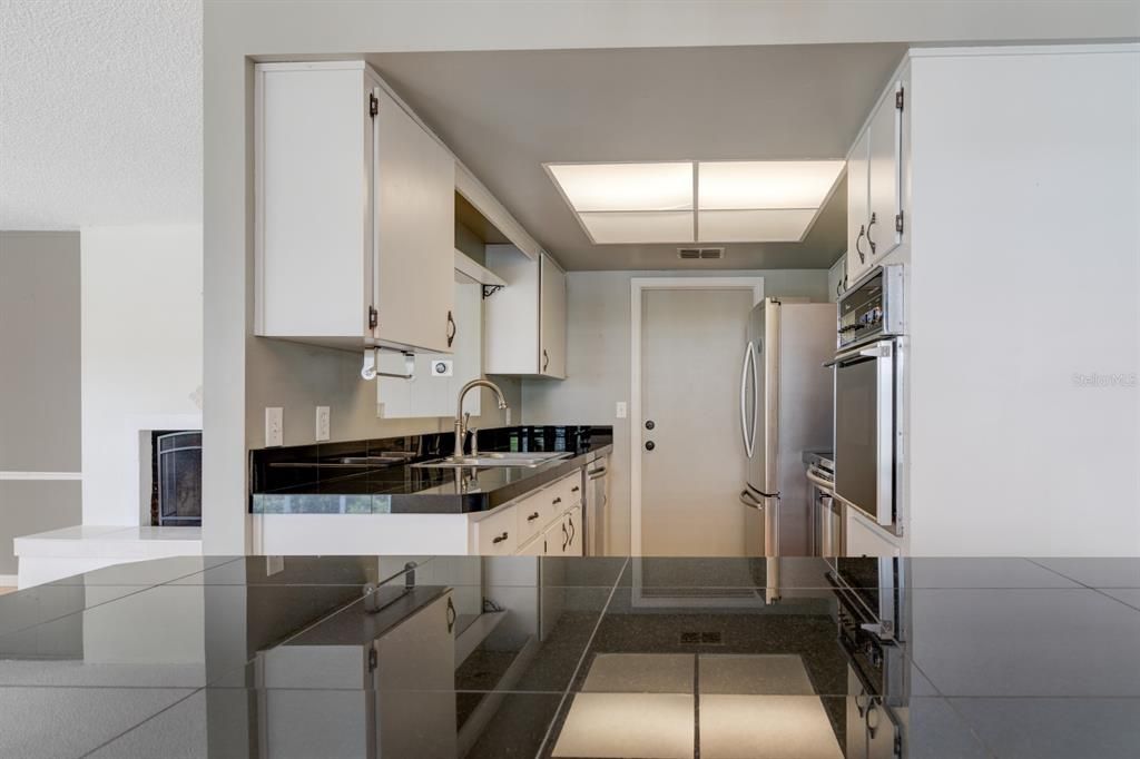 На продажу: $399,000 (4 спален, 2 ванн, 1738 Квадратных фут)