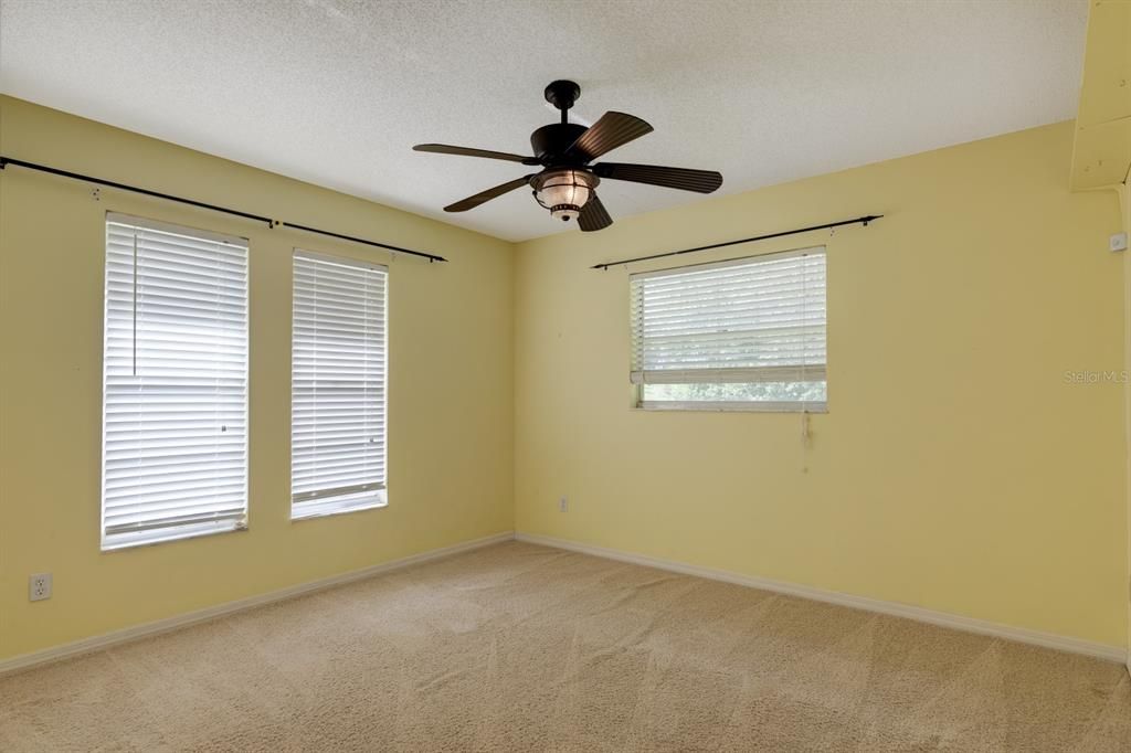 На продажу: $399,000 (4 спален, 2 ванн, 1738 Квадратных фут)