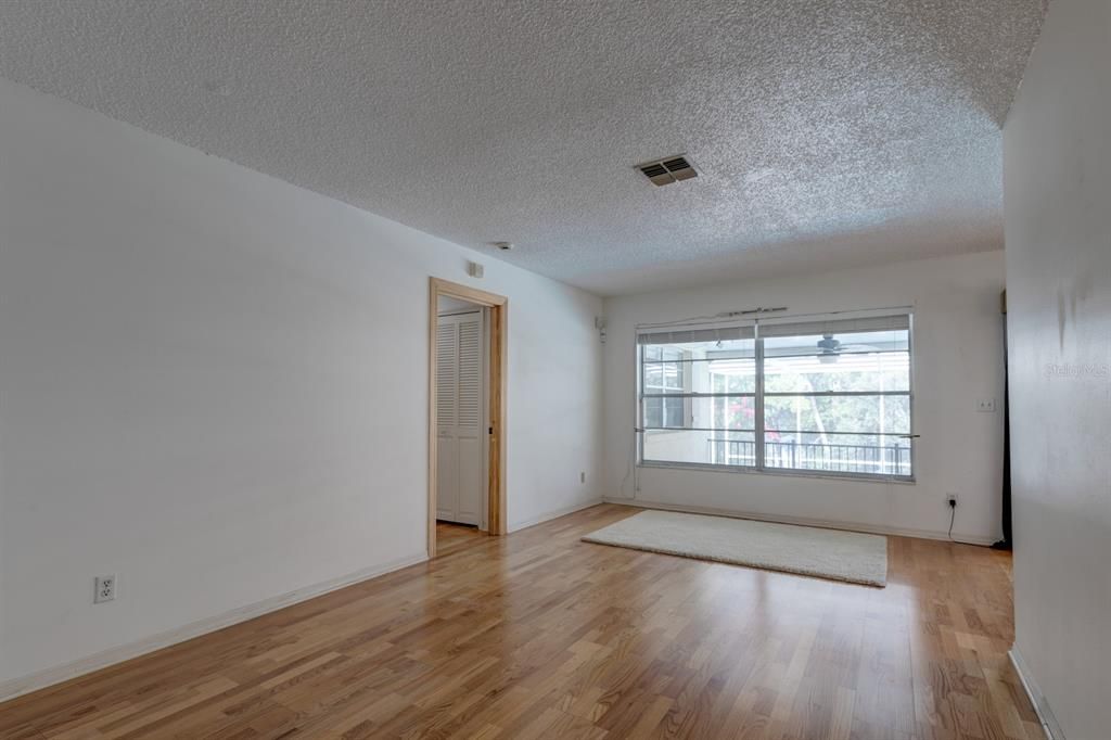 На продажу: $399,000 (4 спален, 2 ванн, 1738 Квадратных фут)