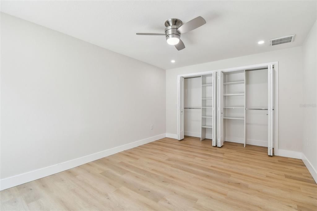 Под контрактом: $779,900 (4 спален, 2 ванн, 2821 Квадратных фут)