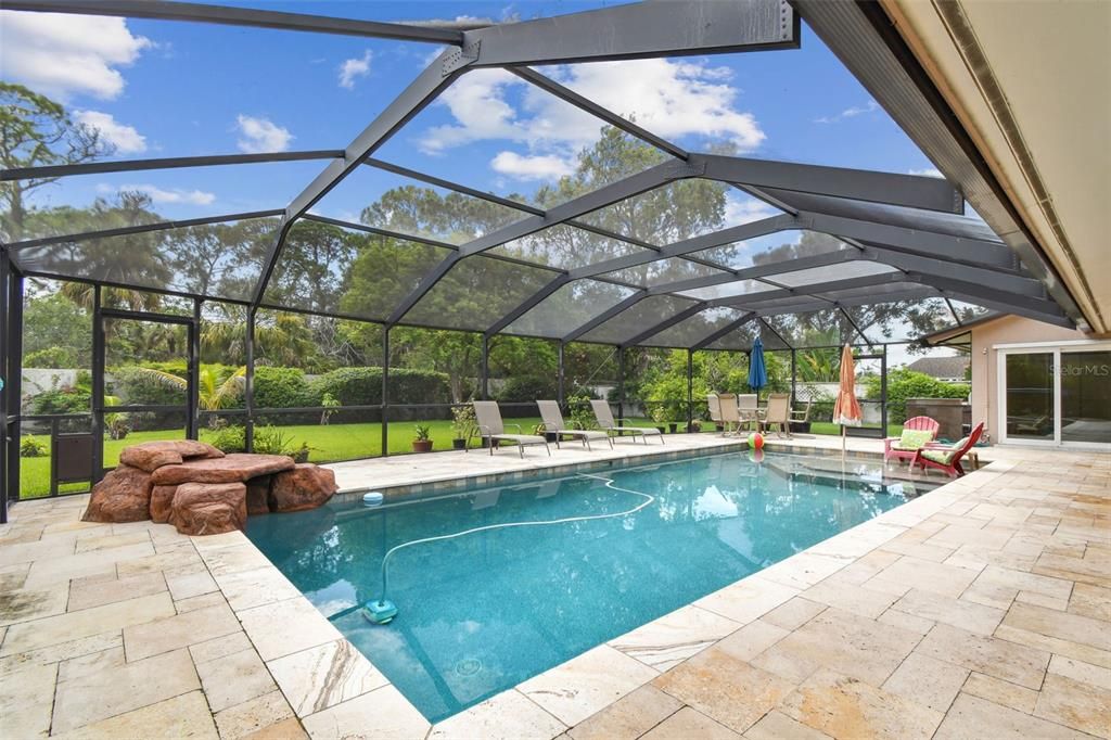 Под контрактом: $779,900 (4 спален, 2 ванн, 2821 Квадратных фут)