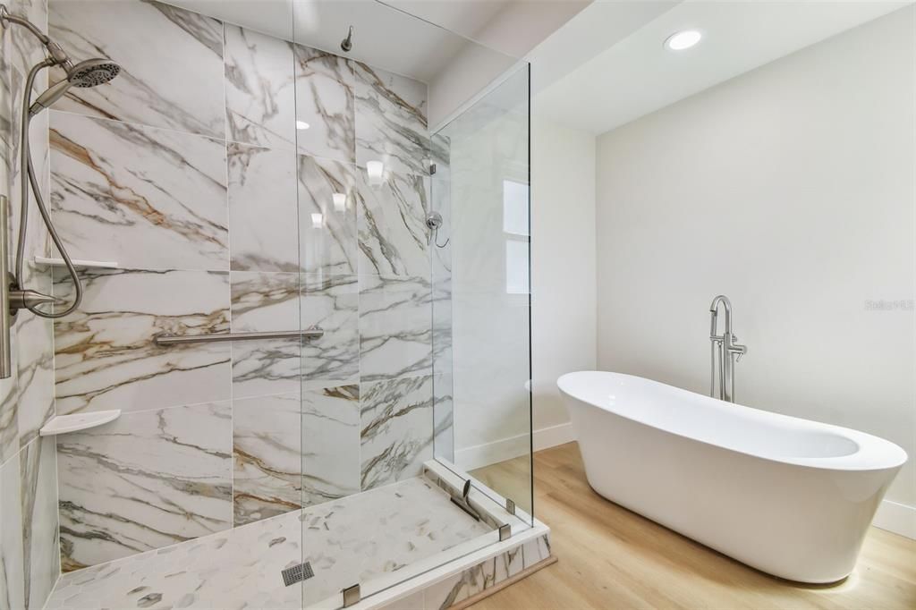 Под контрактом: $779,900 (4 спален, 2 ванн, 2821 Квадратных фут)