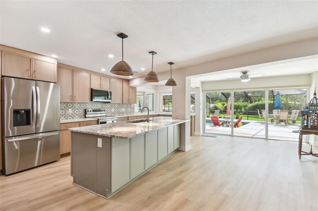 Под контрактом: $779,900 (4 спален, 2 ванн, 2821 Квадратных фут)