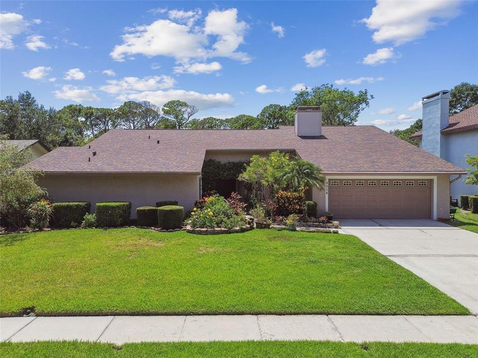 Под контрактом: $779,900 (4 спален, 2 ванн, 2821 Квадратных фут)