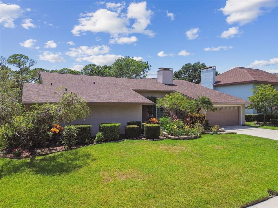 Под контрактом: $779,900 (4 спален, 2 ванн, 2821 Квадратных фут)