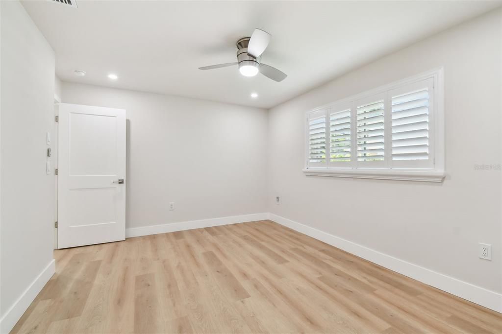 Под контрактом: $779,900 (4 спален, 2 ванн, 2821 Квадратных фут)