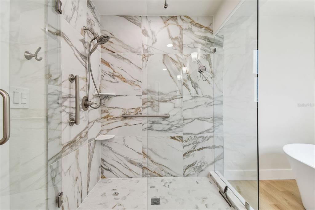 Под контрактом: $779,900 (4 спален, 2 ванн, 2821 Квадратных фут)