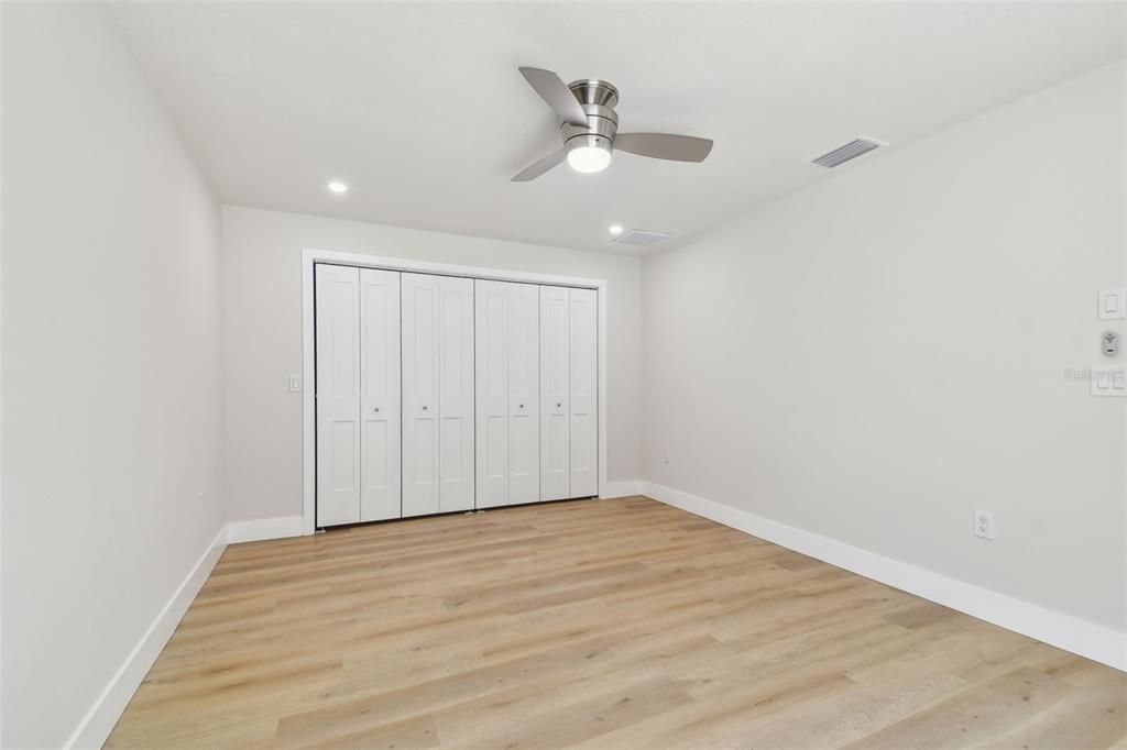 Под контрактом: $779,900 (4 спален, 2 ванн, 2821 Квадратных фут)