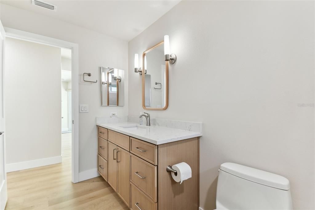 Под контрактом: $779,900 (4 спален, 2 ванн, 2821 Квадратных фут)