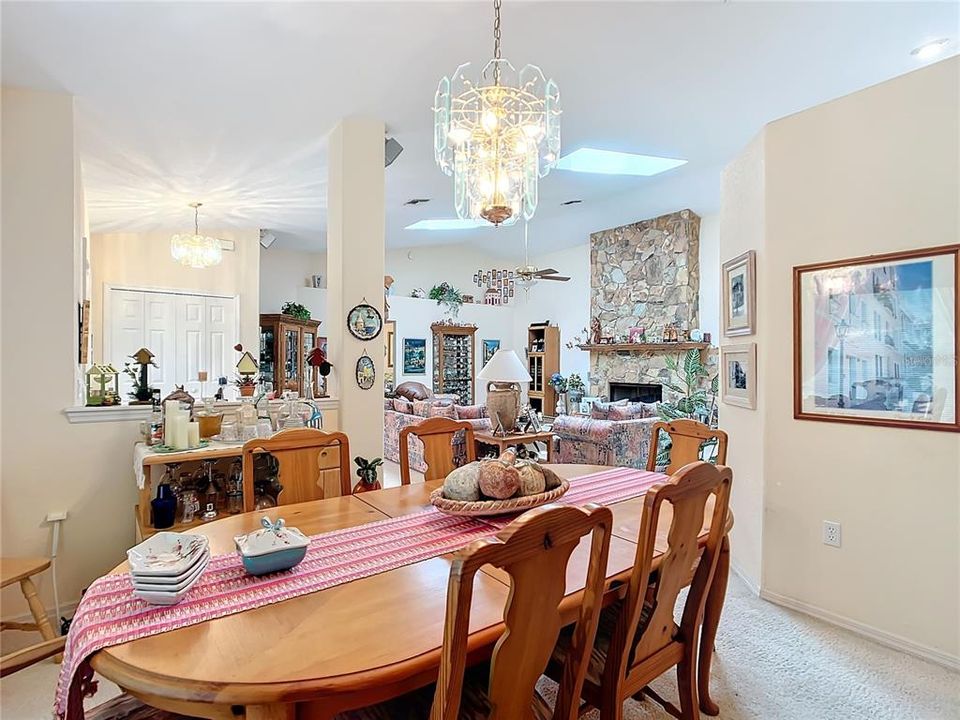 En Venta: $949,000 (3 camas, 2 baños, 2908 Pies cuadrados)