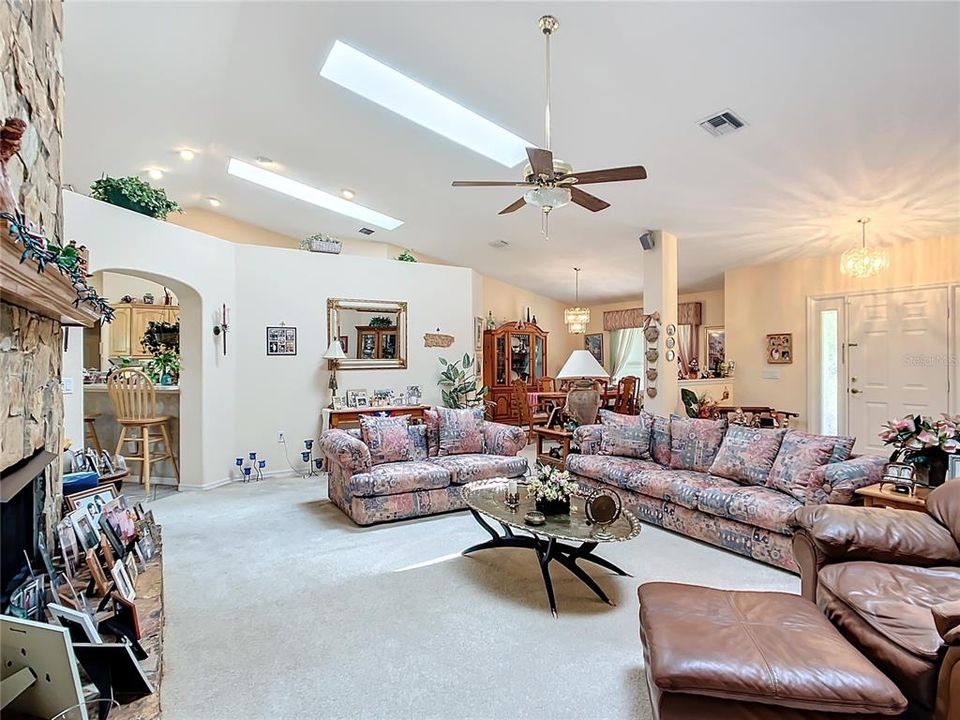 En Venta: $949,000 (3 camas, 2 baños, 2908 Pies cuadrados)