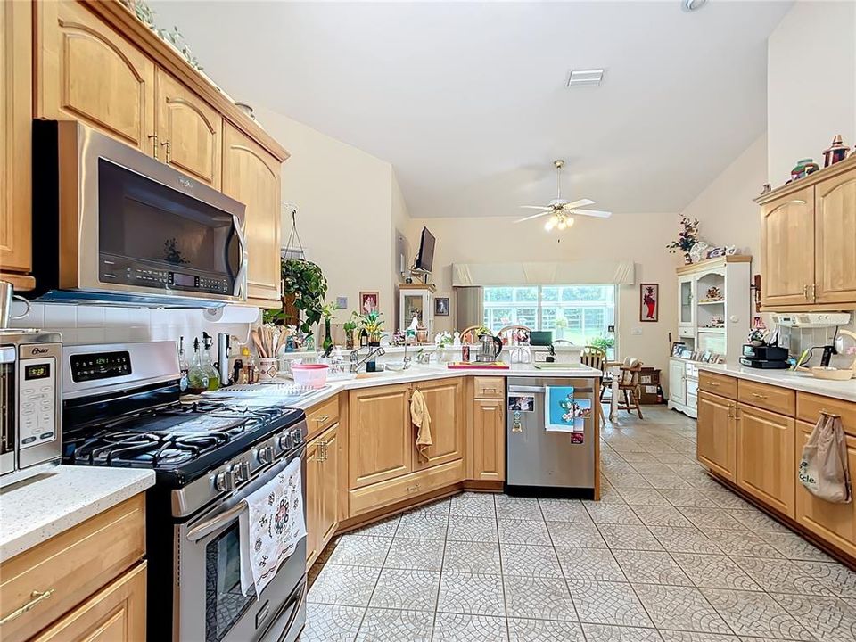 En Venta: $949,000 (3 camas, 2 baños, 2908 Pies cuadrados)