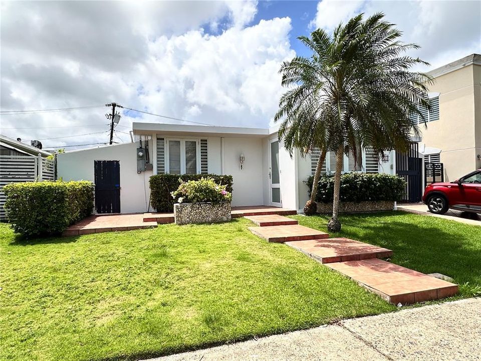 Recently Rented: $2,500 (3 beds, 2 baths, 1400 Square Feet)