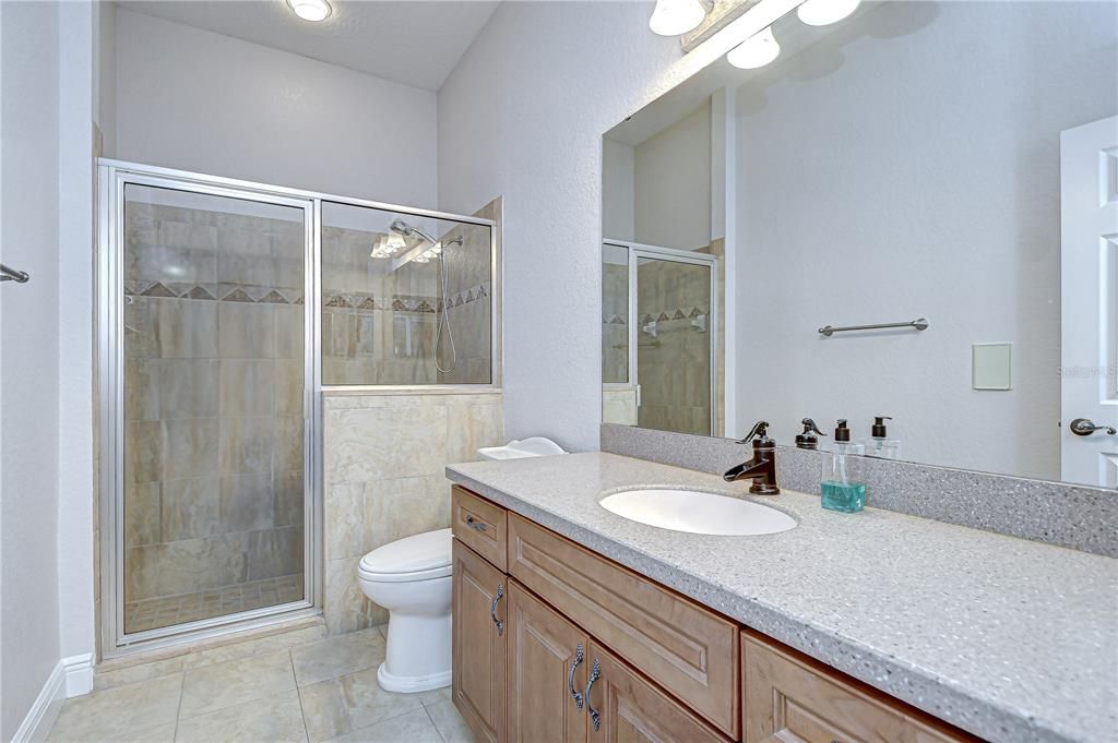 合同活跃: $849,000 (5 贝兹, 3 浴室, 4058 平方英尺)