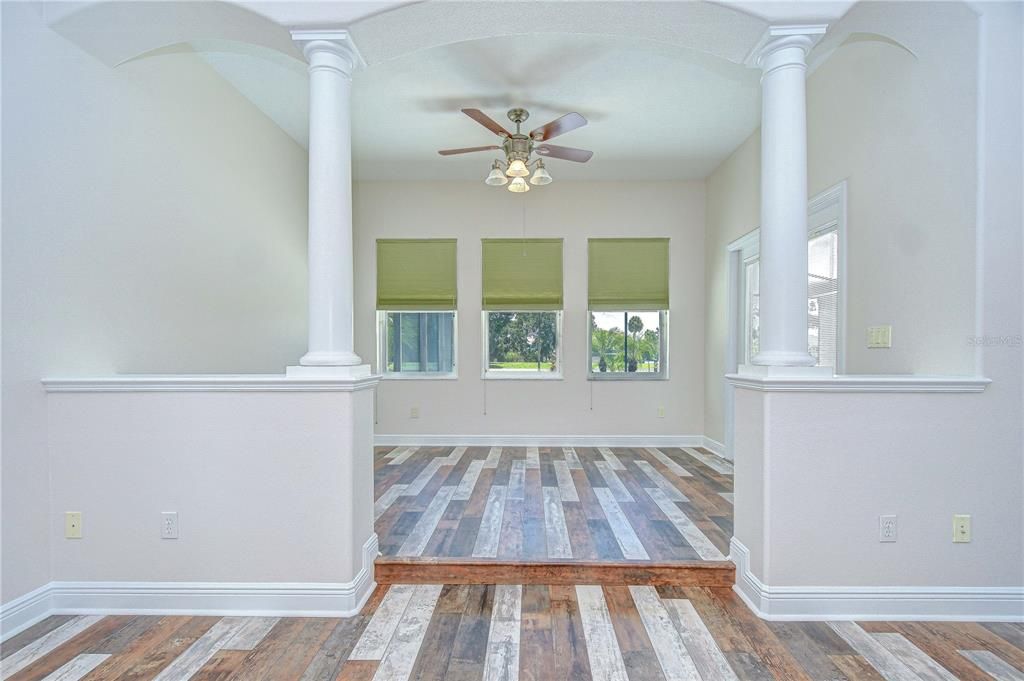 合同活跃: $849,000 (5 贝兹, 3 浴室, 4058 平方英尺)