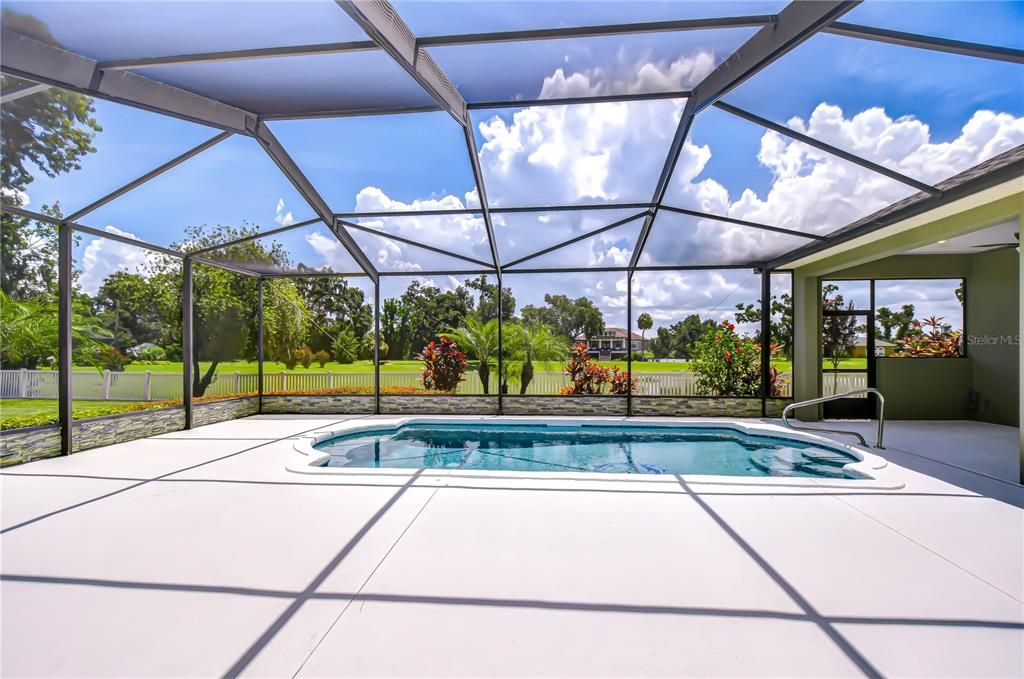 合同活跃: $849,000 (5 贝兹, 3 浴室, 4058 平方英尺)