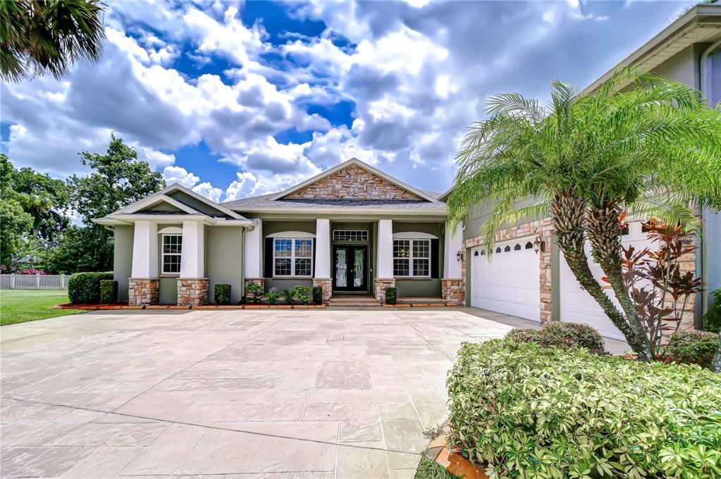 合同活跃: $849,000 (5 贝兹, 3 浴室, 4058 平方英尺)