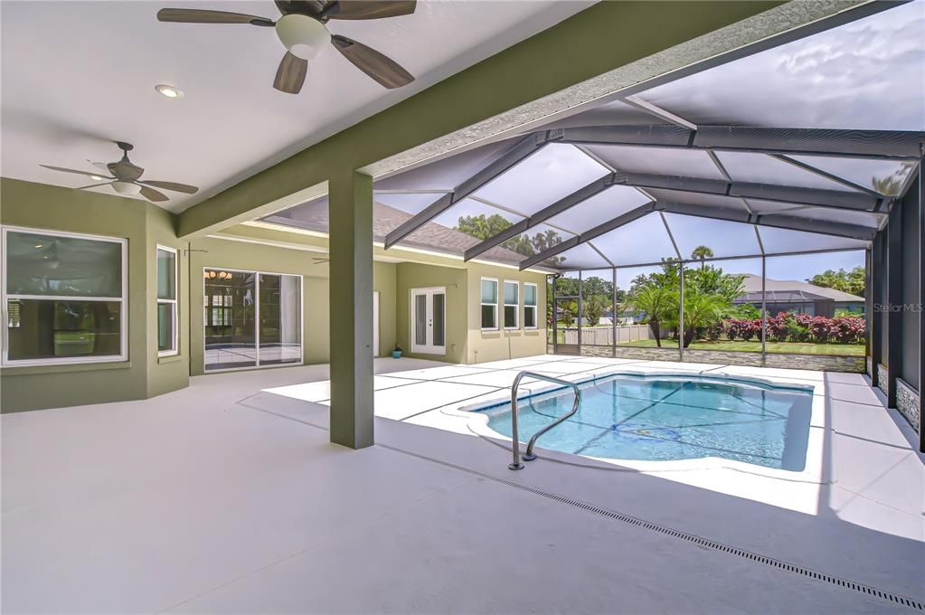 合同活跃: $849,000 (5 贝兹, 3 浴室, 4058 平方英尺)