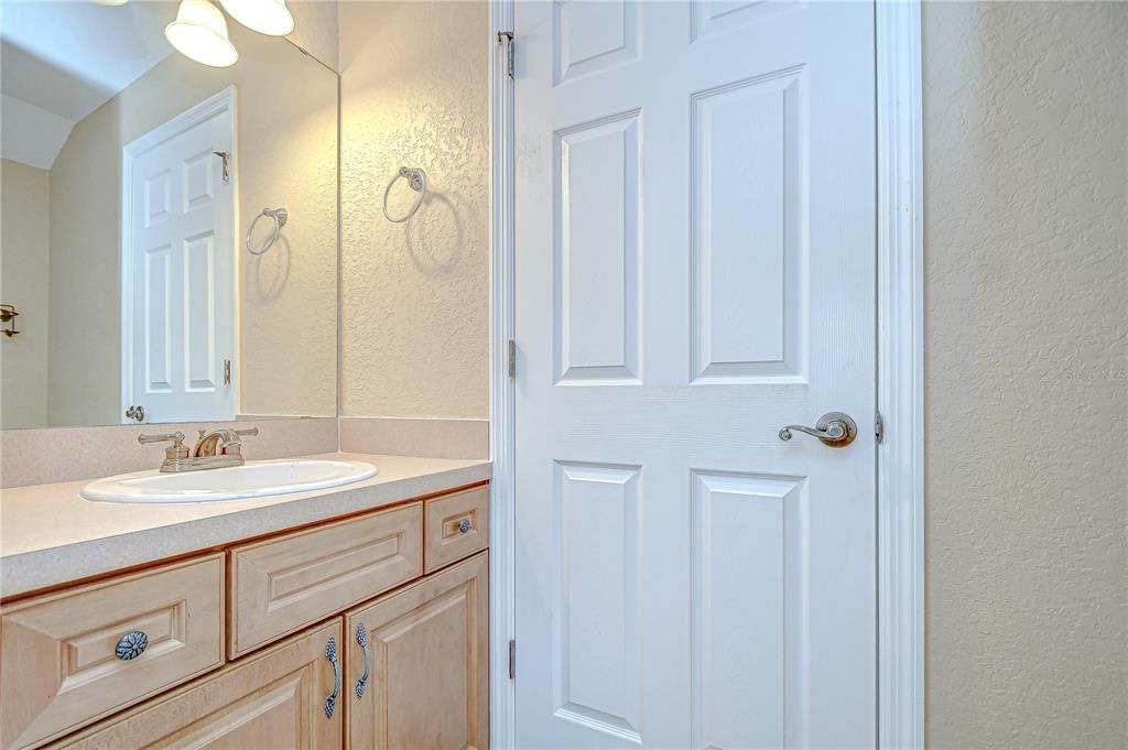 合同活跃: $849,000 (5 贝兹, 3 浴室, 4058 平方英尺)