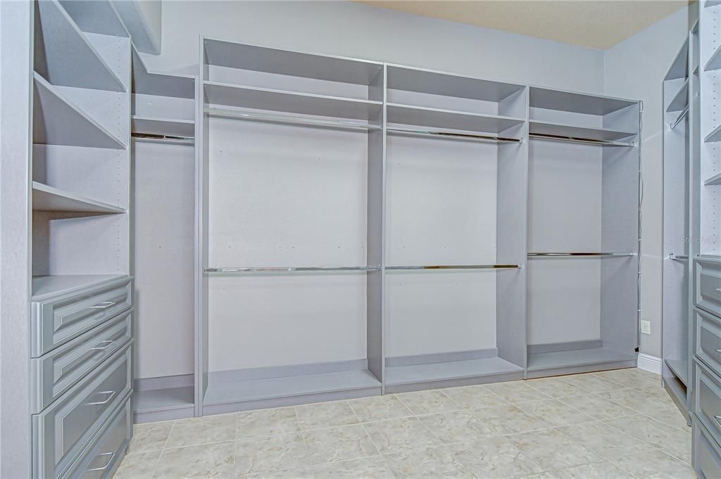 合同活跃: $849,000 (5 贝兹, 3 浴室, 4058 平方英尺)