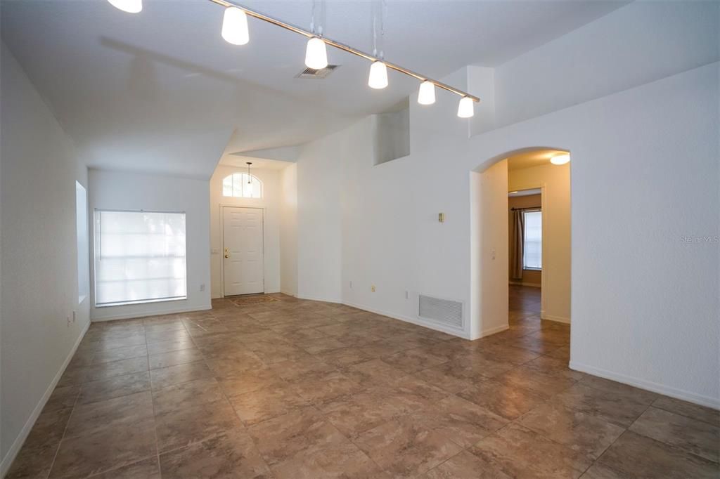 En Renta: $2,800 (3 camas, 2 baños, 1536 Pies cuadrados)