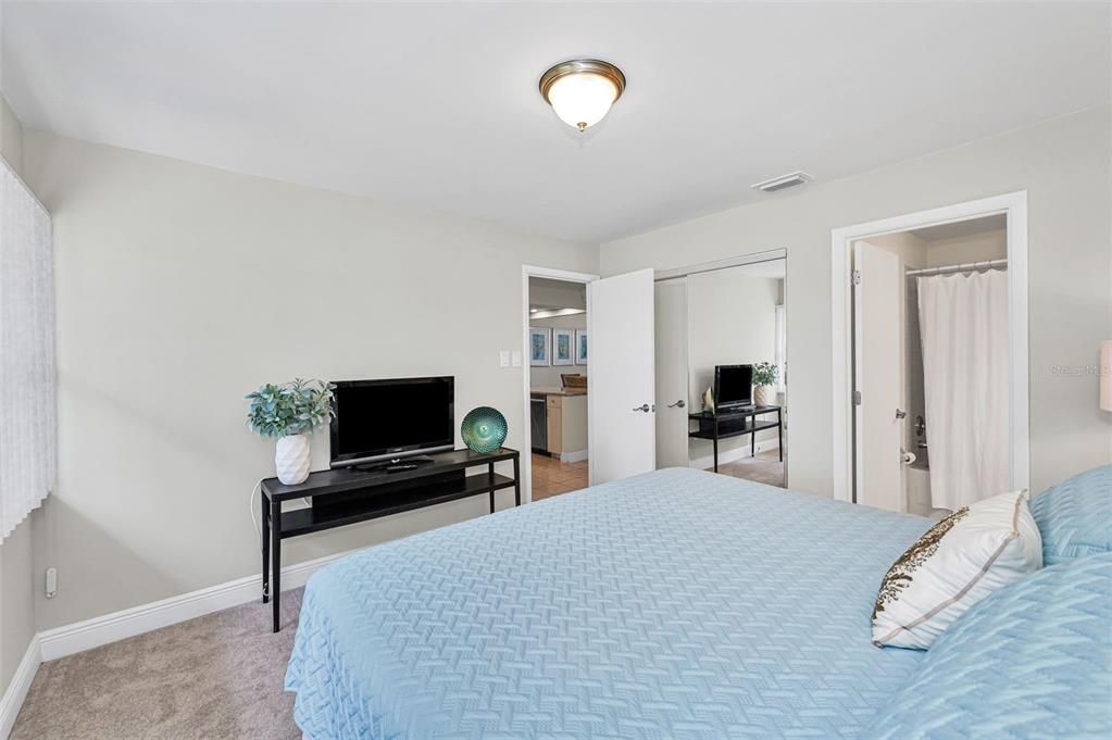 待售: $419,000 (2 贝兹, 2 浴室, 1065 平方英尺)