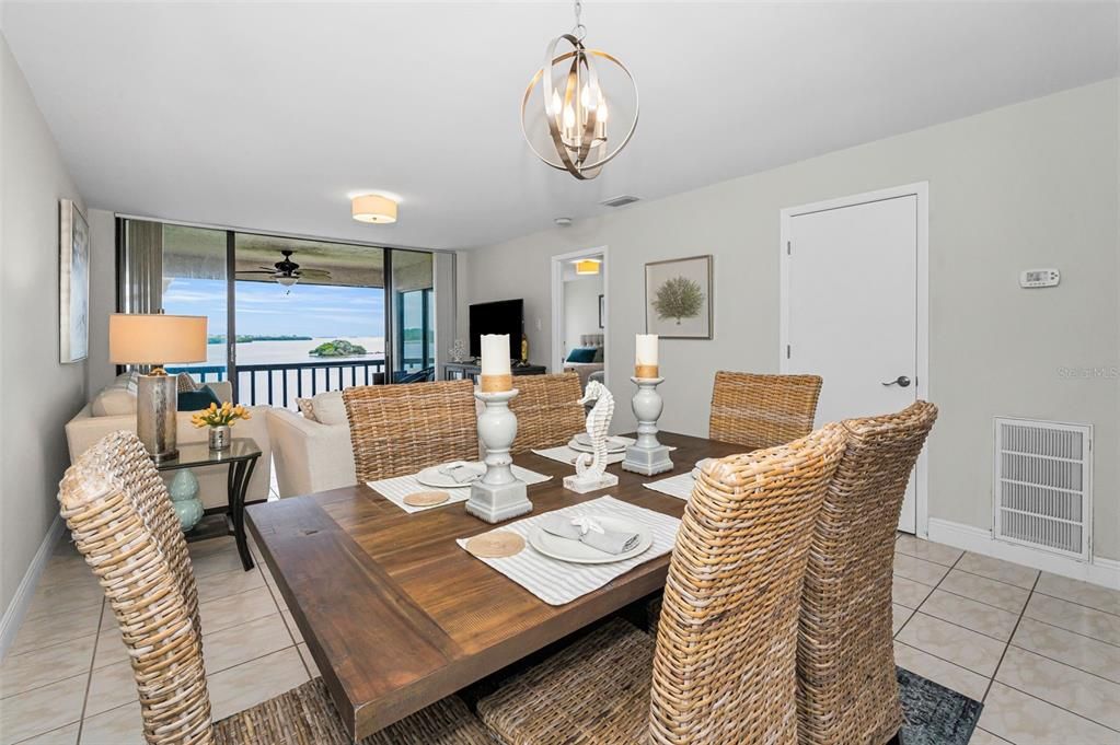 待售: $419,000 (2 贝兹, 2 浴室, 1065 平方英尺)