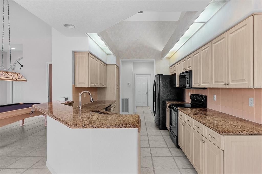 Active With Contract: $600,000 (2 beds, 2 baths, 2208 Square Feet)