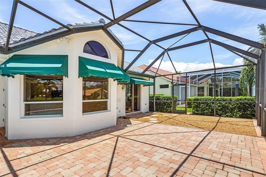 Active With Contract: $600,000 (2 beds, 2 baths, 2208 Square Feet)