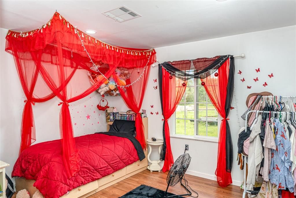 待售: $342,950 (5 贝兹, 2 浴室, 1620 平方英尺)