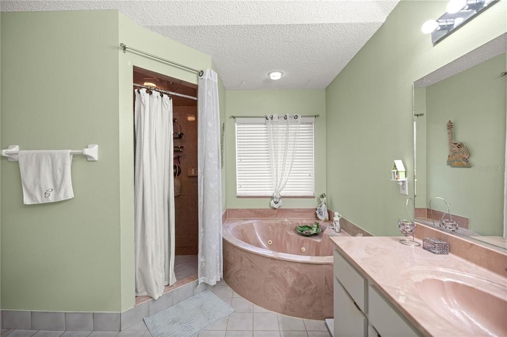 На продажу: $679,000 (4 спален, 2 ванн, 2262 Квадратных фут)