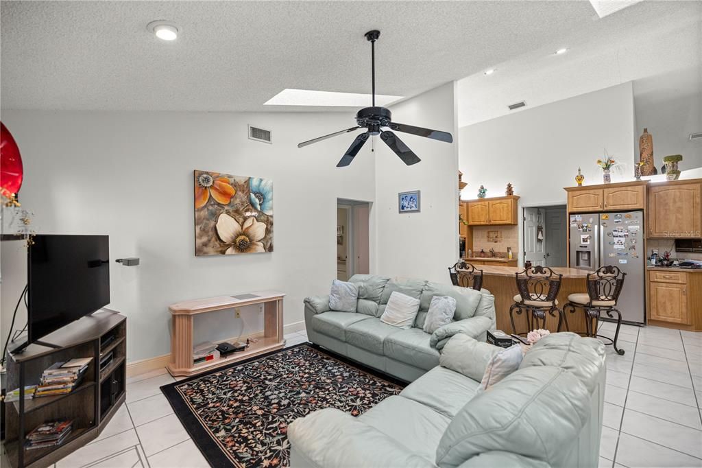 На продажу: $679,000 (4 спален, 2 ванн, 2262 Квадратных фут)