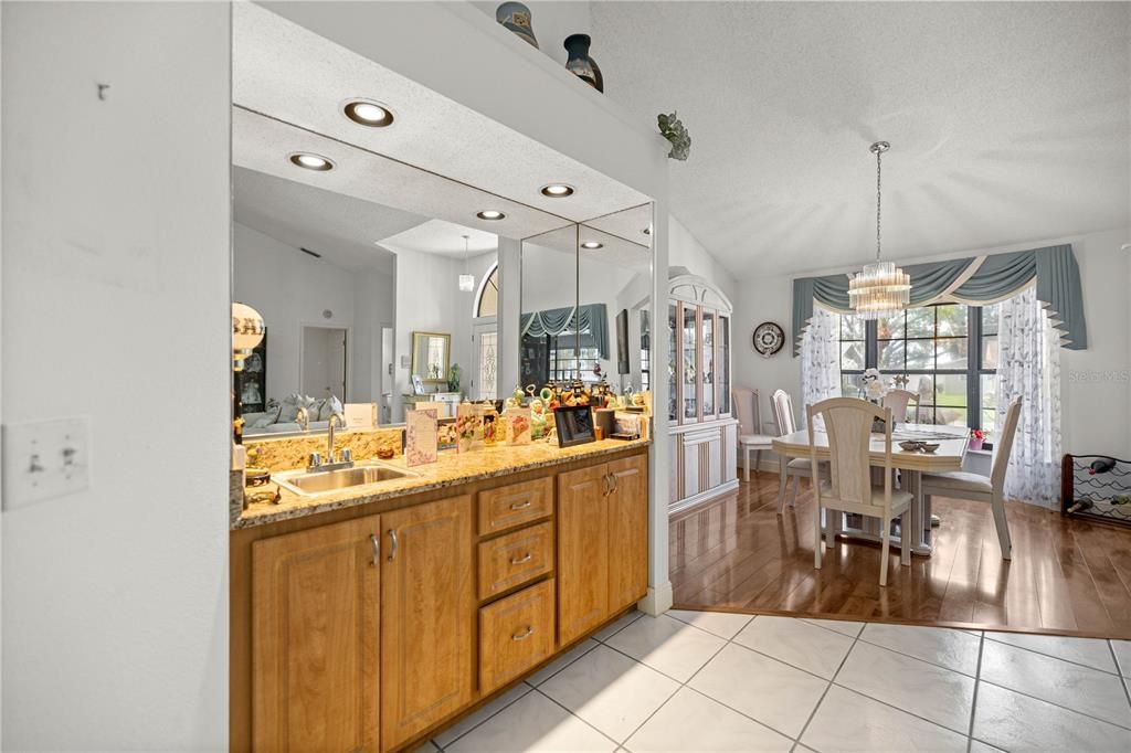 На продажу: $679,000 (4 спален, 2 ванн, 2262 Квадратных фут)