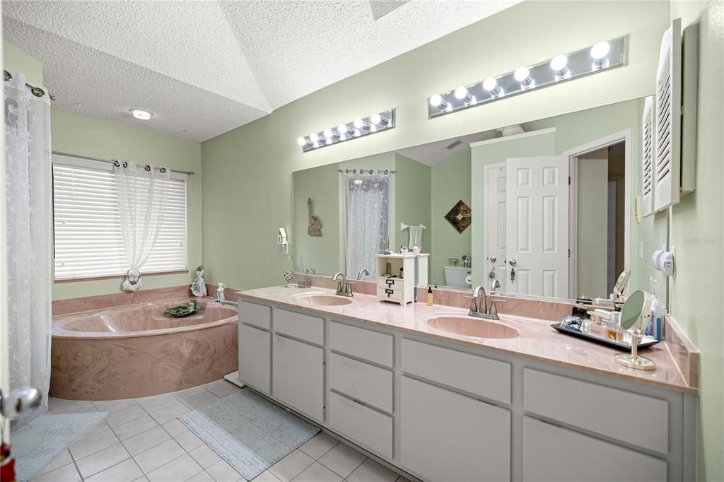 На продажу: $679,000 (4 спален, 2 ванн, 2262 Квадратных фут)