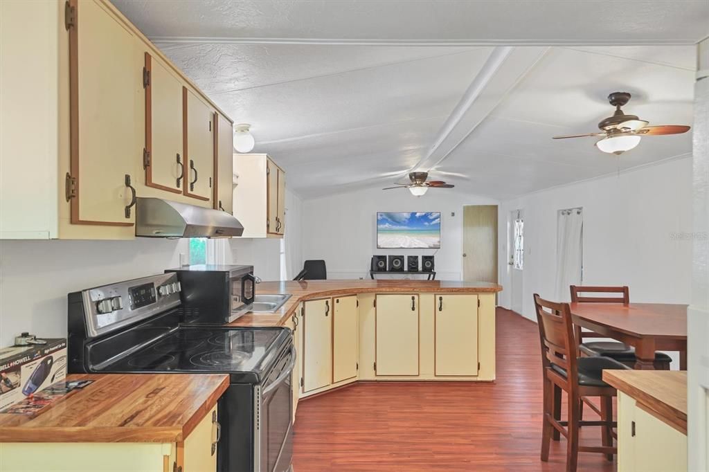 For Sale: $90,000 (2 beds, 2 baths, 784 Square Feet)