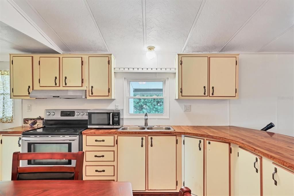 For Sale: $90,000 (2 beds, 2 baths, 784 Square Feet)